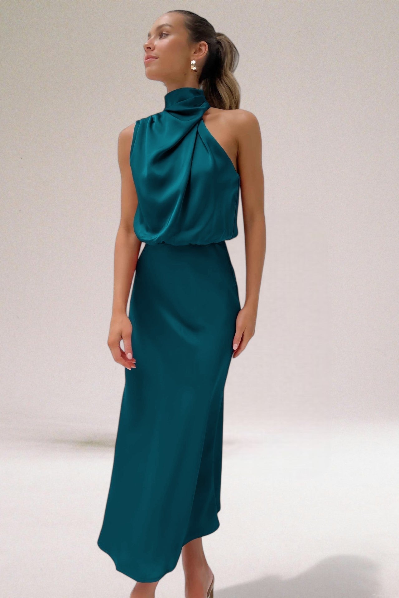 Neve | Stunning Halter Neckline Glam Dress