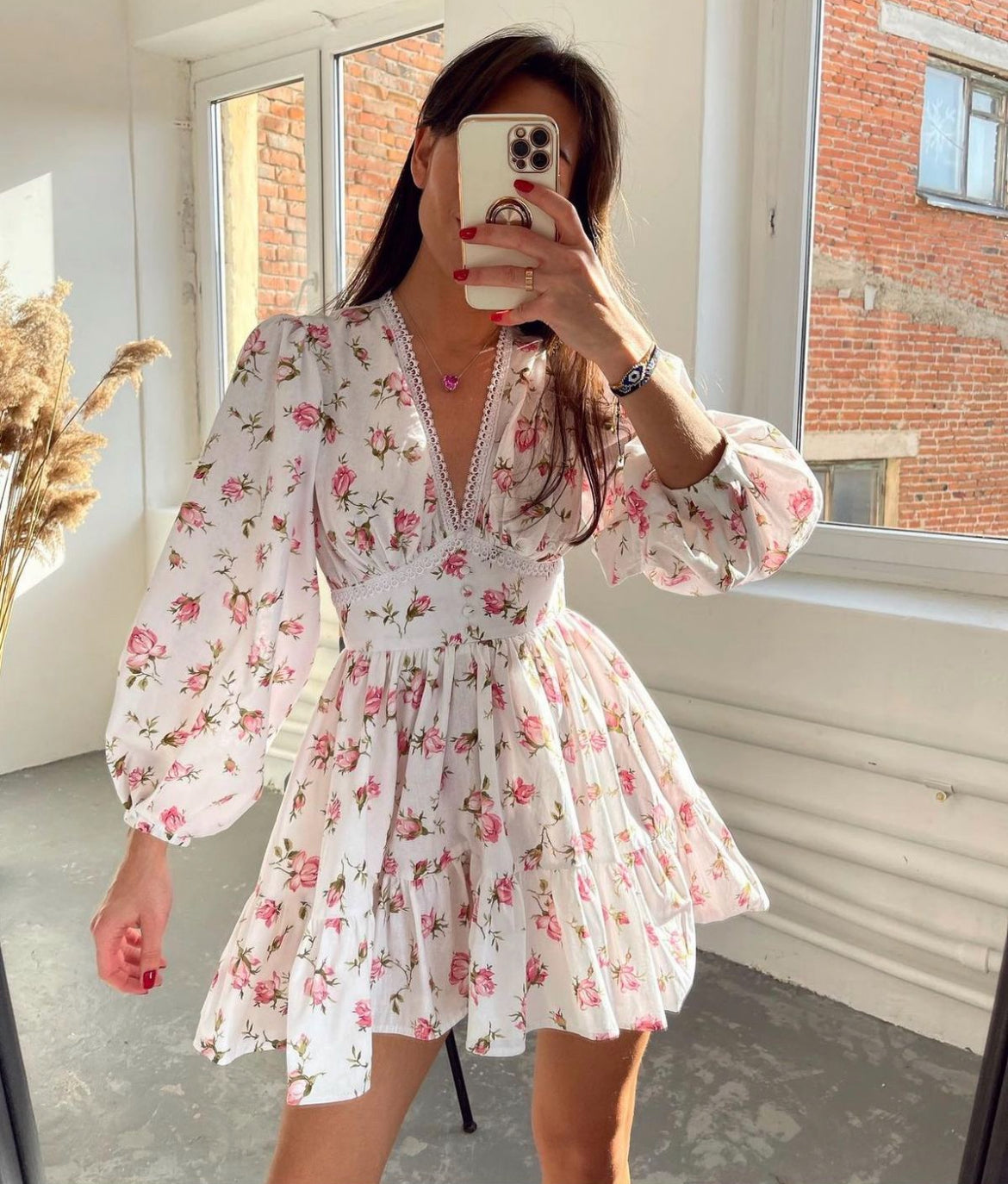 Janet | Chic Summer Dress with Ruffles and V-Neck