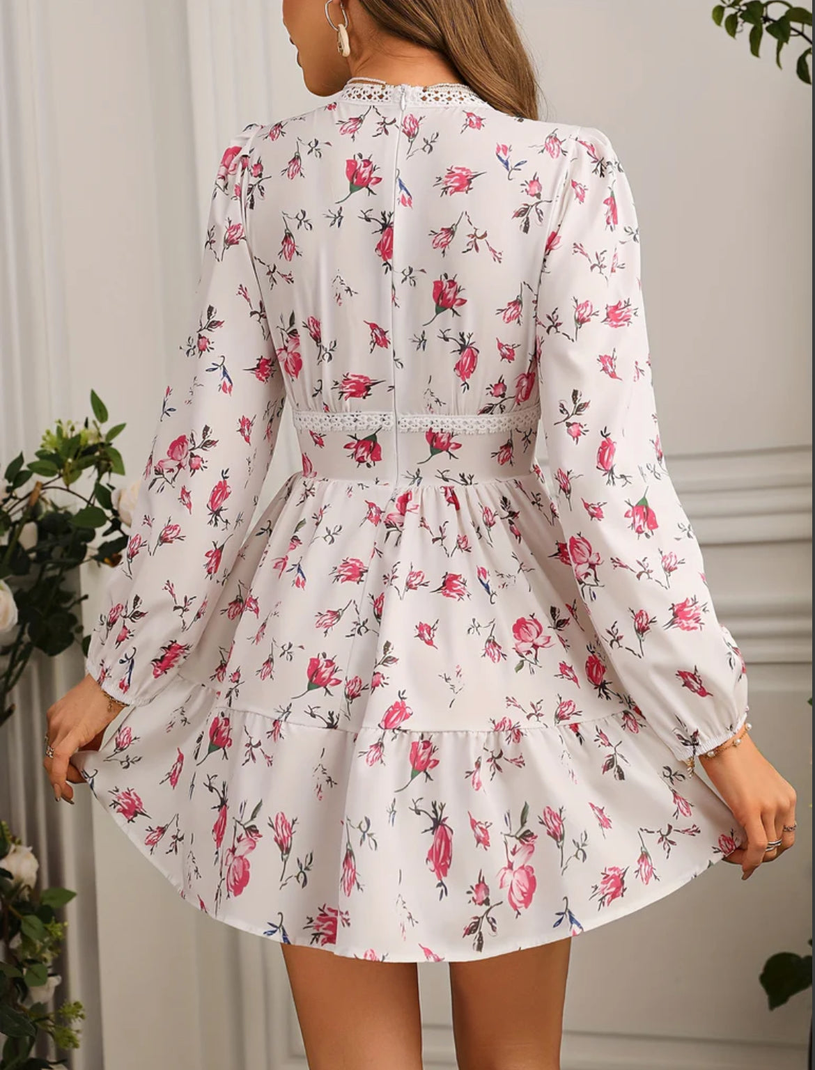 Janet | Chic Summer Dress with Ruffles and V-Neck