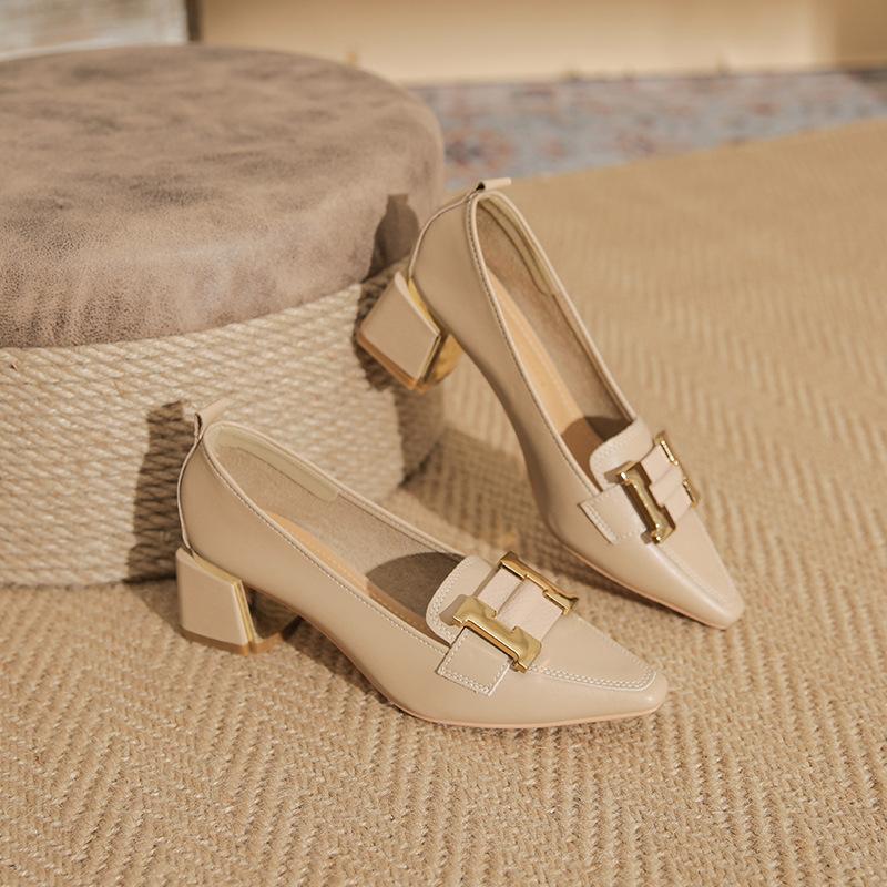 Isolda | Chic Block Heel Loafers – Elegant Pointed-Toe Shoes for Office & Daily Style