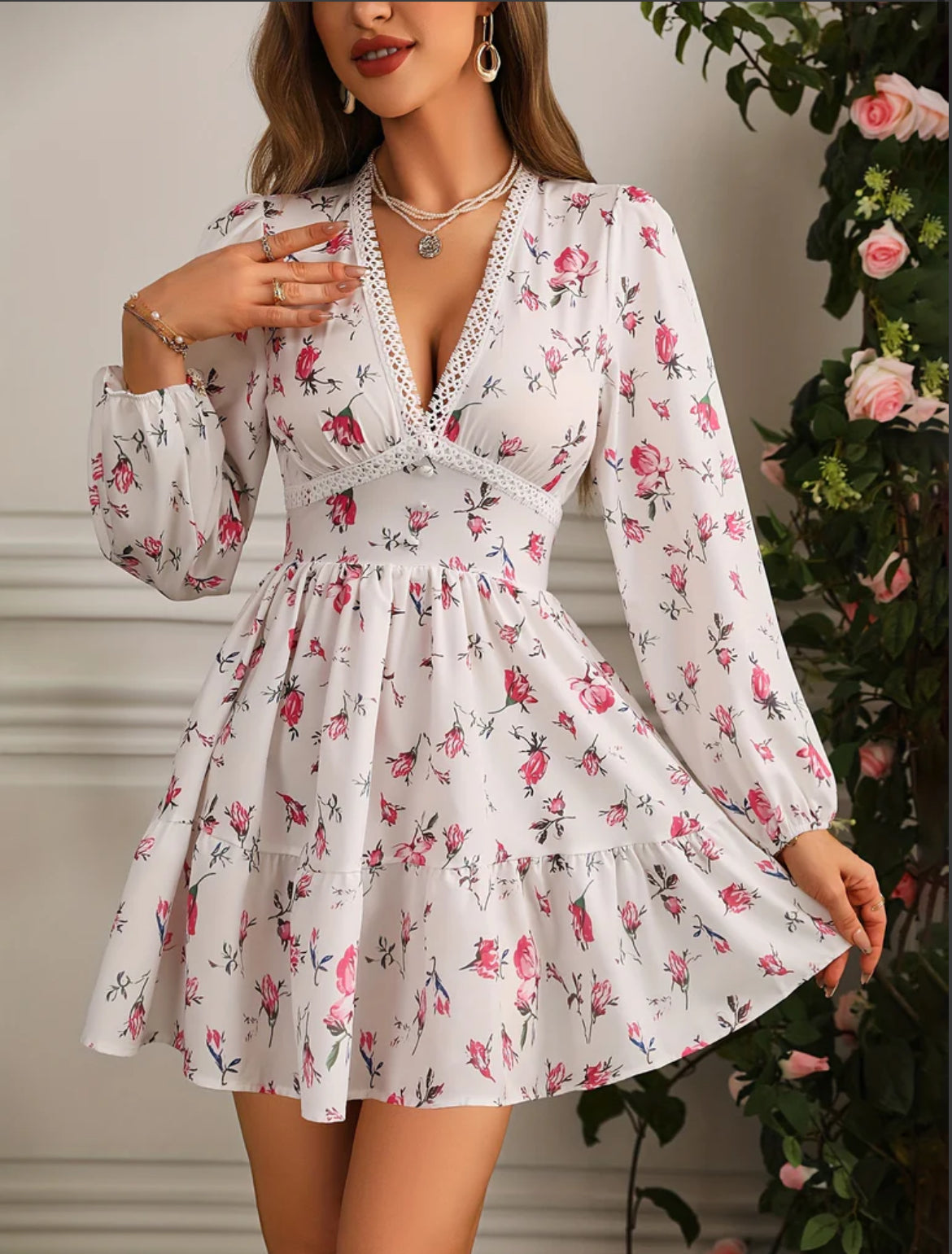 Janet | Chic Summer Dress with Ruffles and V-Neck