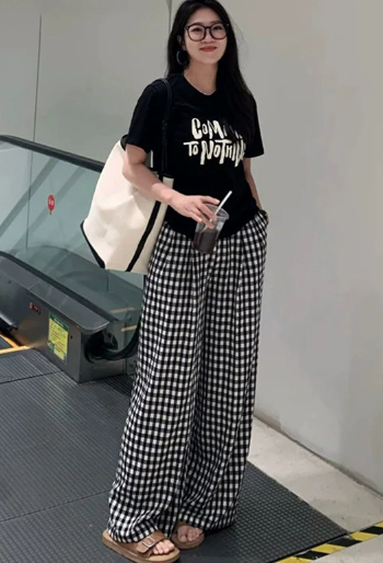Briar | High-Waisted Relaxed Fit Checkered Trousers