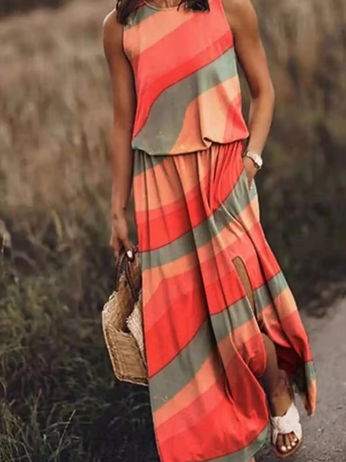 Jackie | Summer Maxi Dress with Eye-Catching Graphic Prints