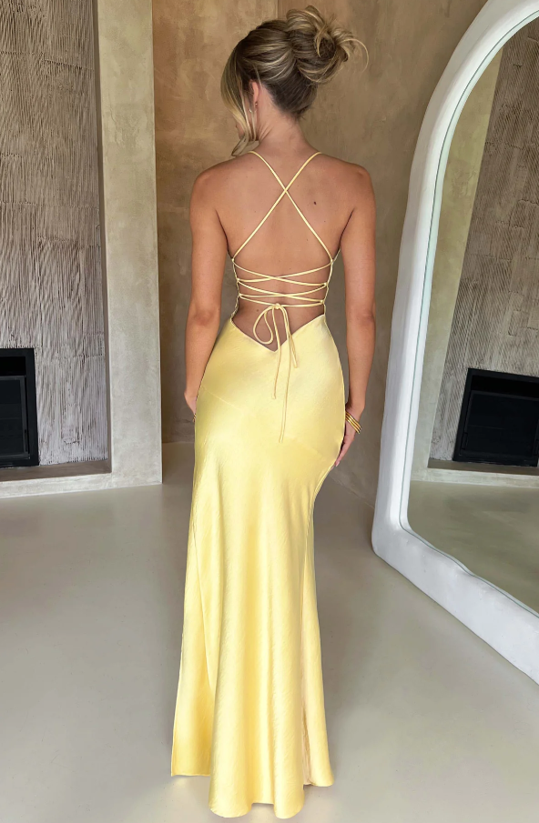 Nicole | Chic Maxi Dress with Flattering Thigh-High Slit