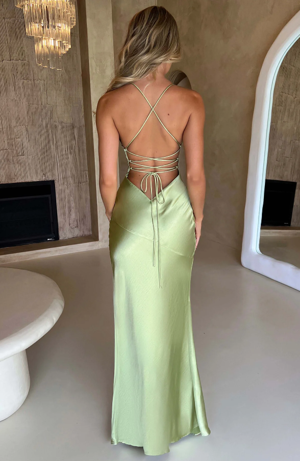 Nicole | Chic Maxi Dress with Flattering Thigh-High Slit