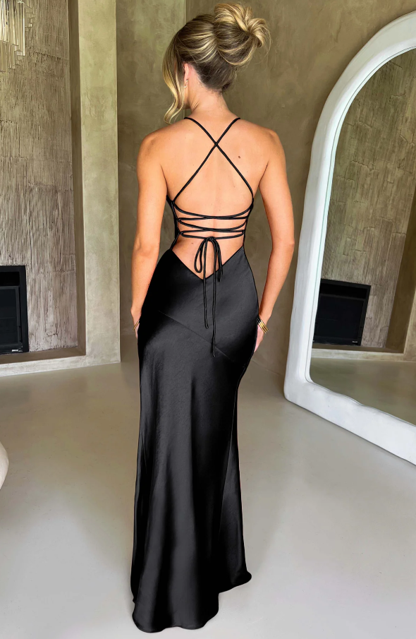 Nicole | Chic Maxi Dress with Flattering Thigh-High Slit