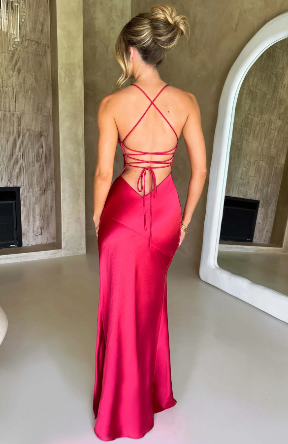 Nicole | Chic Maxi Dress with Flattering Thigh-High Slit