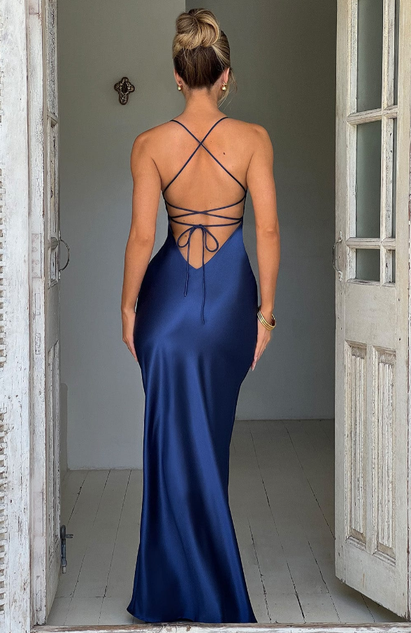 Nicole | Chic Maxi Dress with Flattering Thigh-High Slit