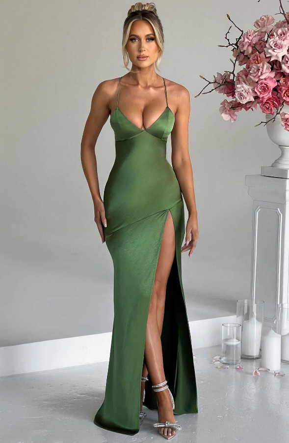 Nicole | Chic Maxi Dress with Flattering Thigh-High Slit