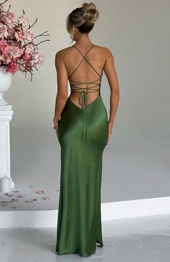 Nicole | Chic Maxi Dress with Flattering Thigh-High Slit