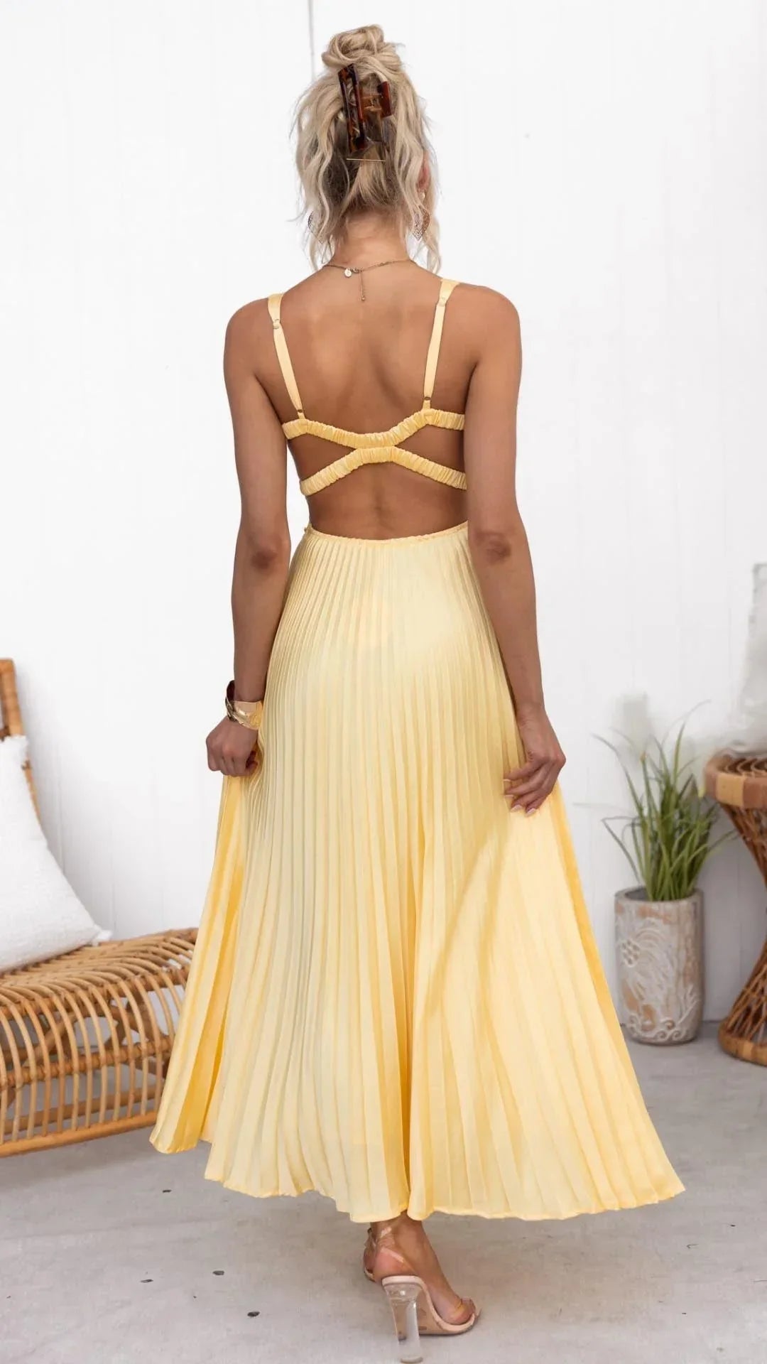 Paula | Chic Yellow Pleated V-Neck Maxi Dress