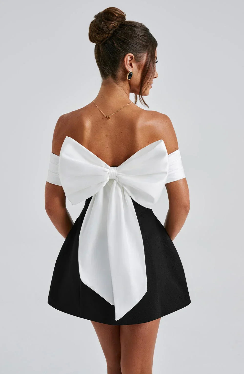 Maud | Chic Mini Dress with Contemporary Bow Accent