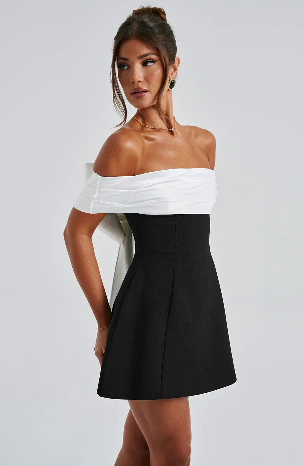 Maud | Chic Mini Dress with Contemporary Bow Accent