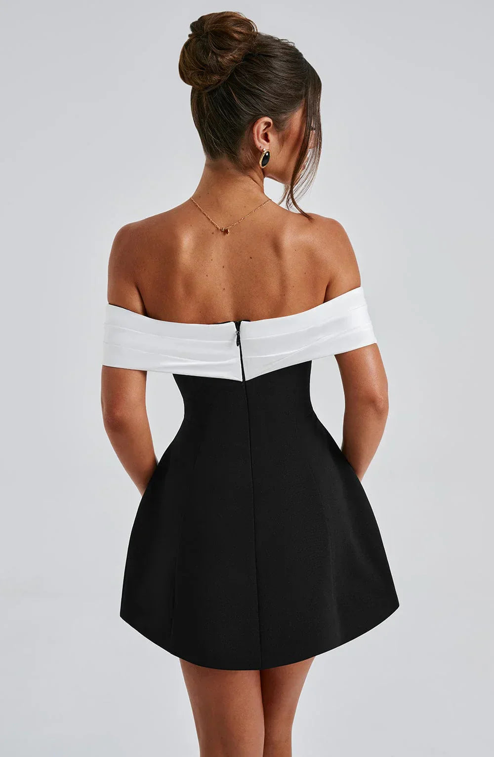Maud | Chic Mini Dress with Contemporary Bow Accent